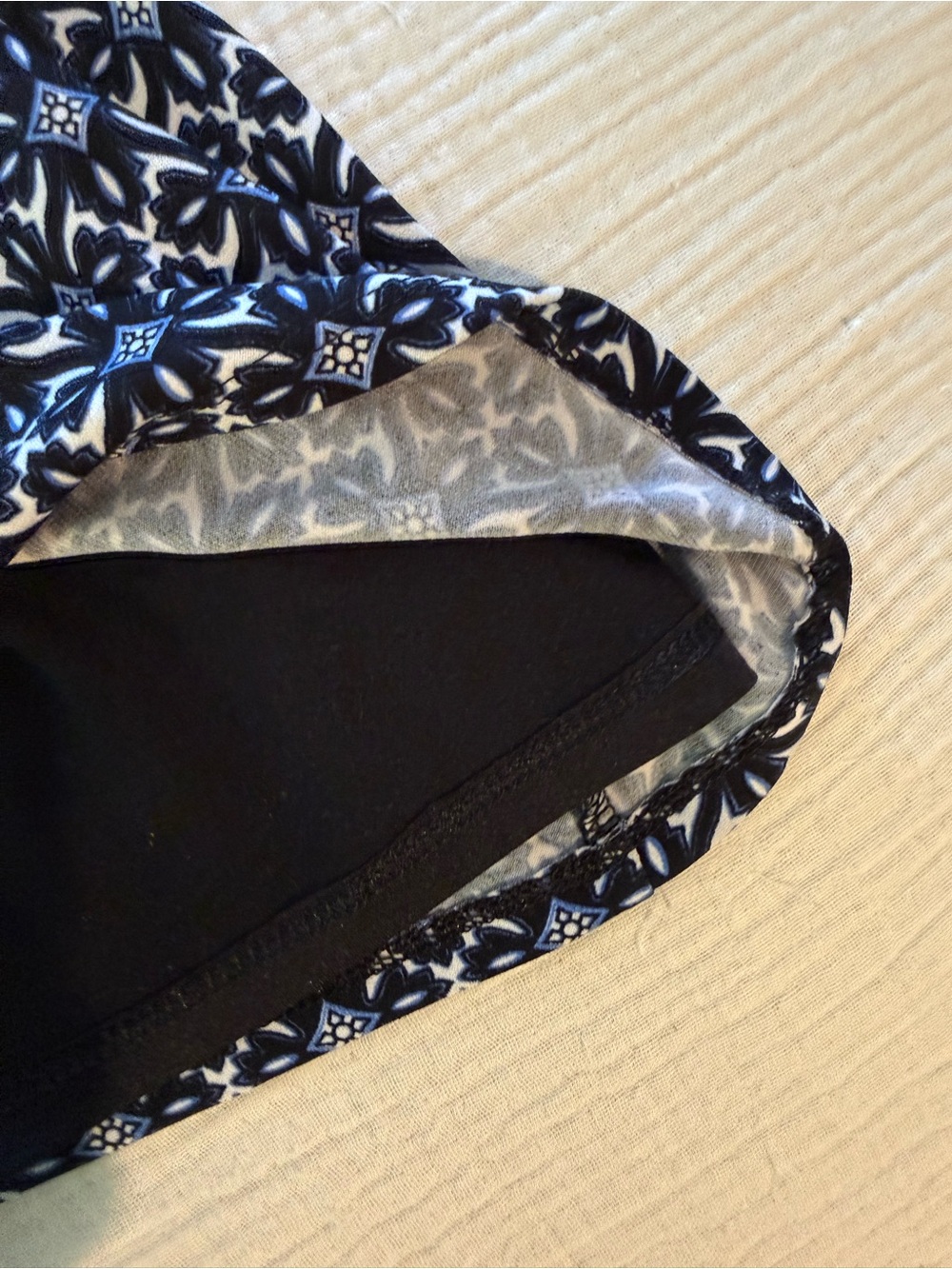 White House Black Market Halter Neck Black and Blue Tank Blouse, size xl - Picture 7 of 10